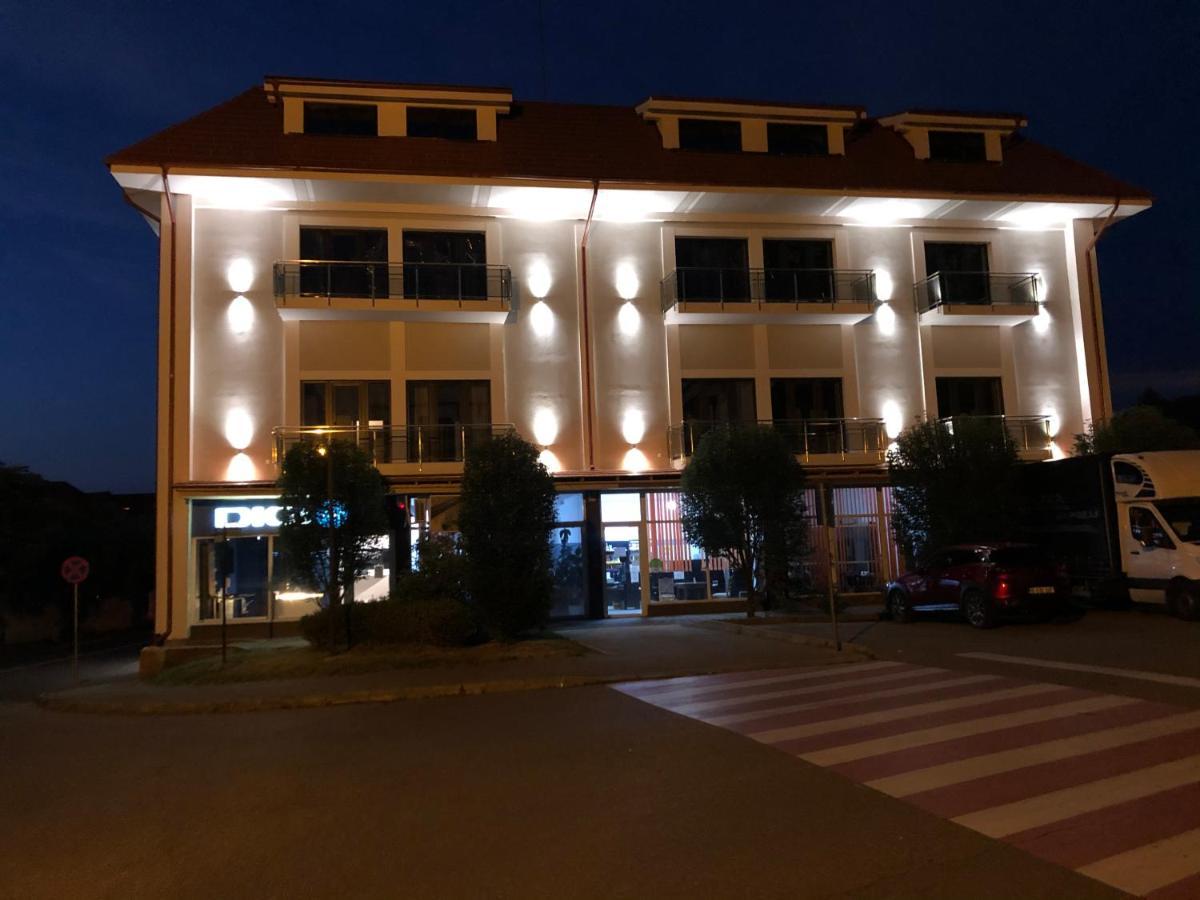 Sub Cetate Hotel Rîşnov Kültér fotó