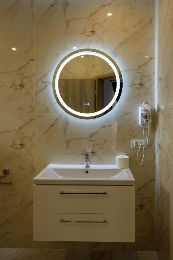 Sub Cetate Hotel Rîşnov Kültér fotó