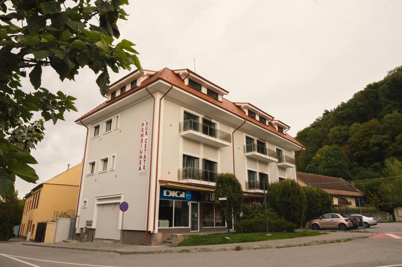 Sub Cetate Hotel Rîşnov Kültér fotó