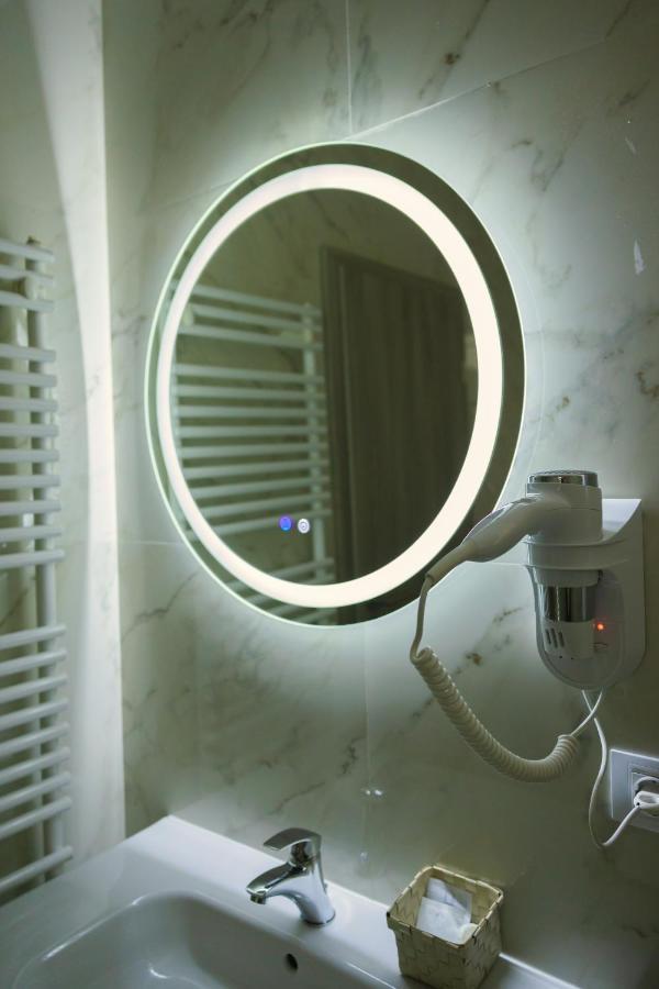 Sub Cetate Hotel Rîşnov Kültér fotó