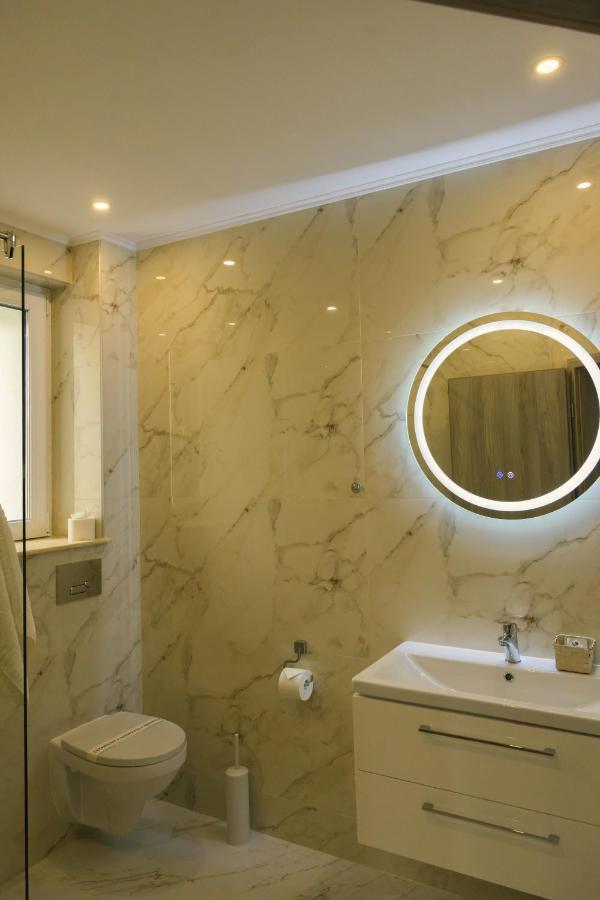 Sub Cetate Hotel Rîşnov Kültér fotó
