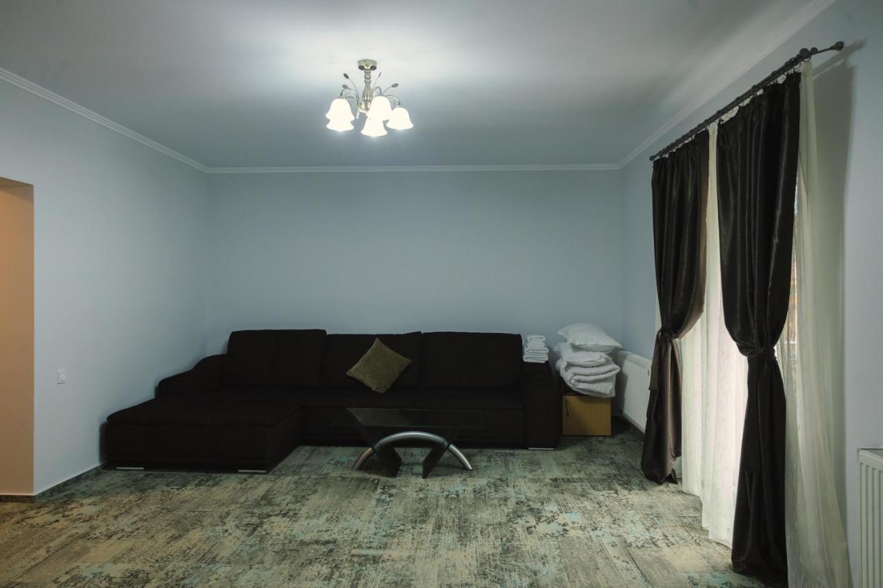 Sub Cetate Hotel Rîşnov Kültér fotó