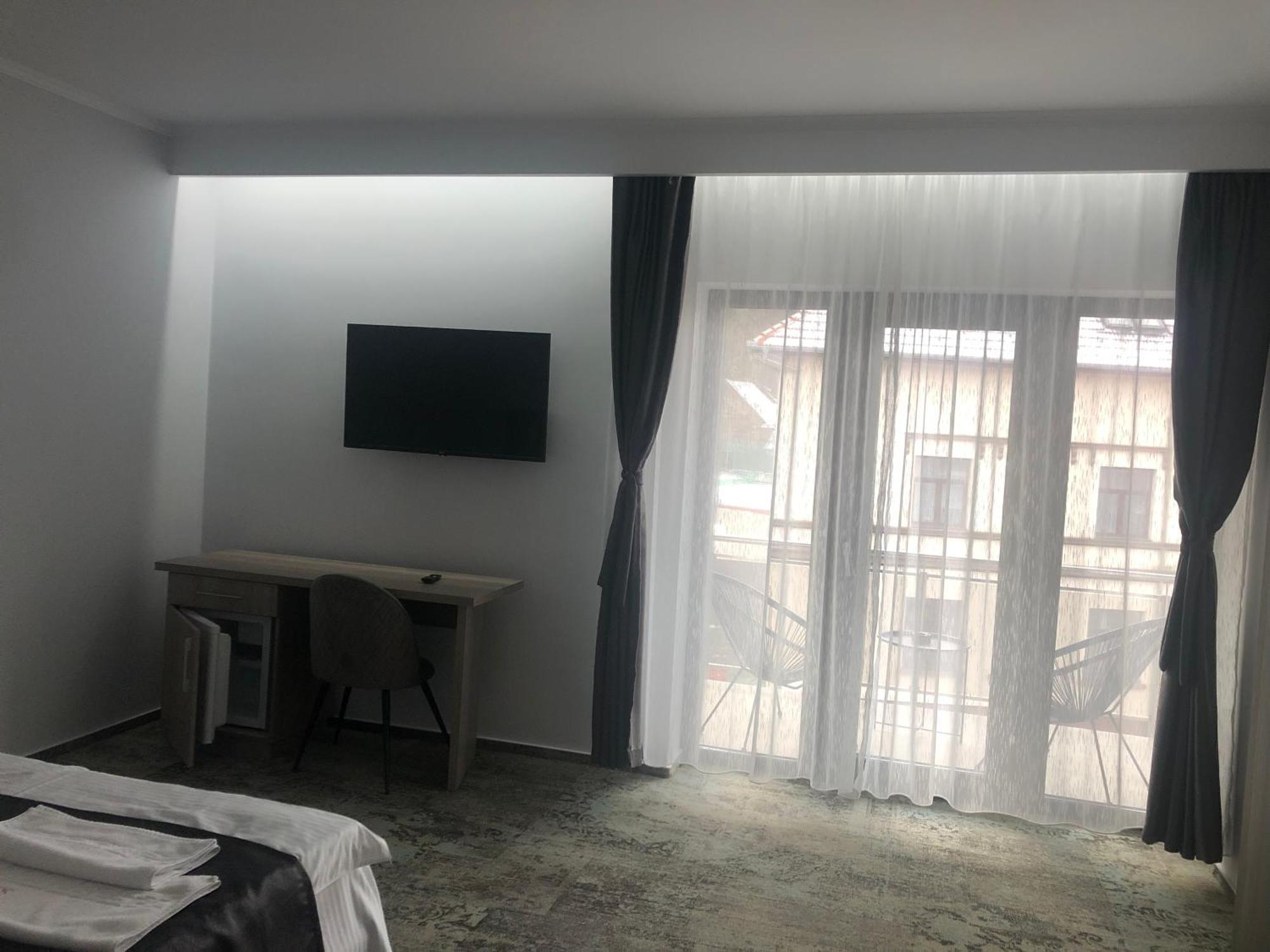 Sub Cetate Hotel Rîşnov Kültér fotó