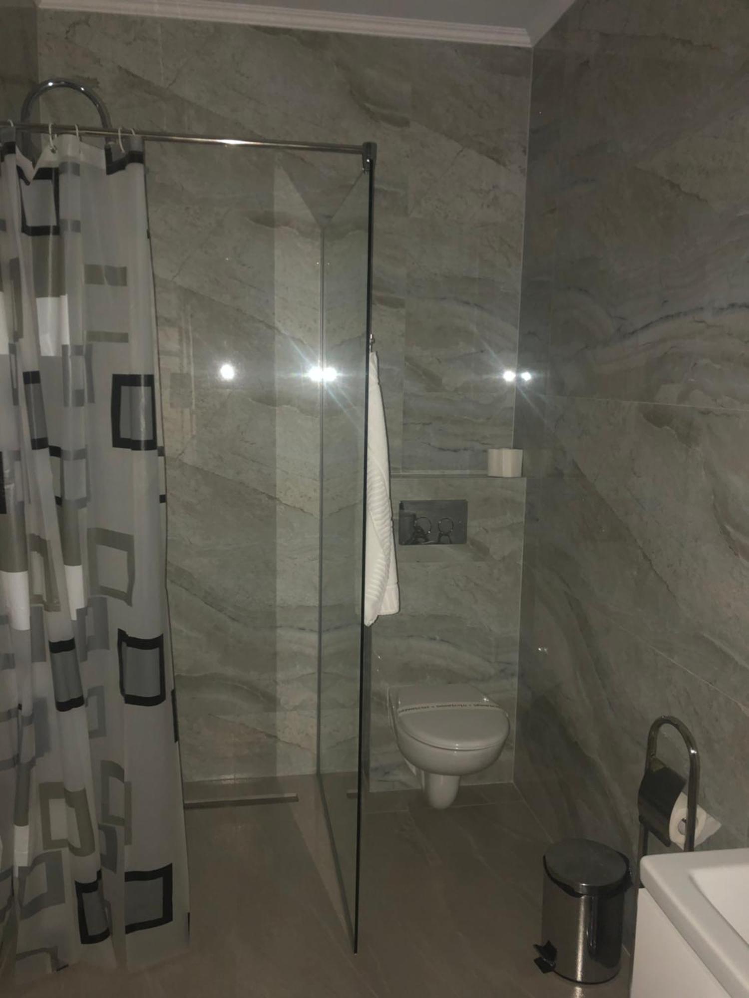 Sub Cetate Hotel Rîşnov Kültér fotó