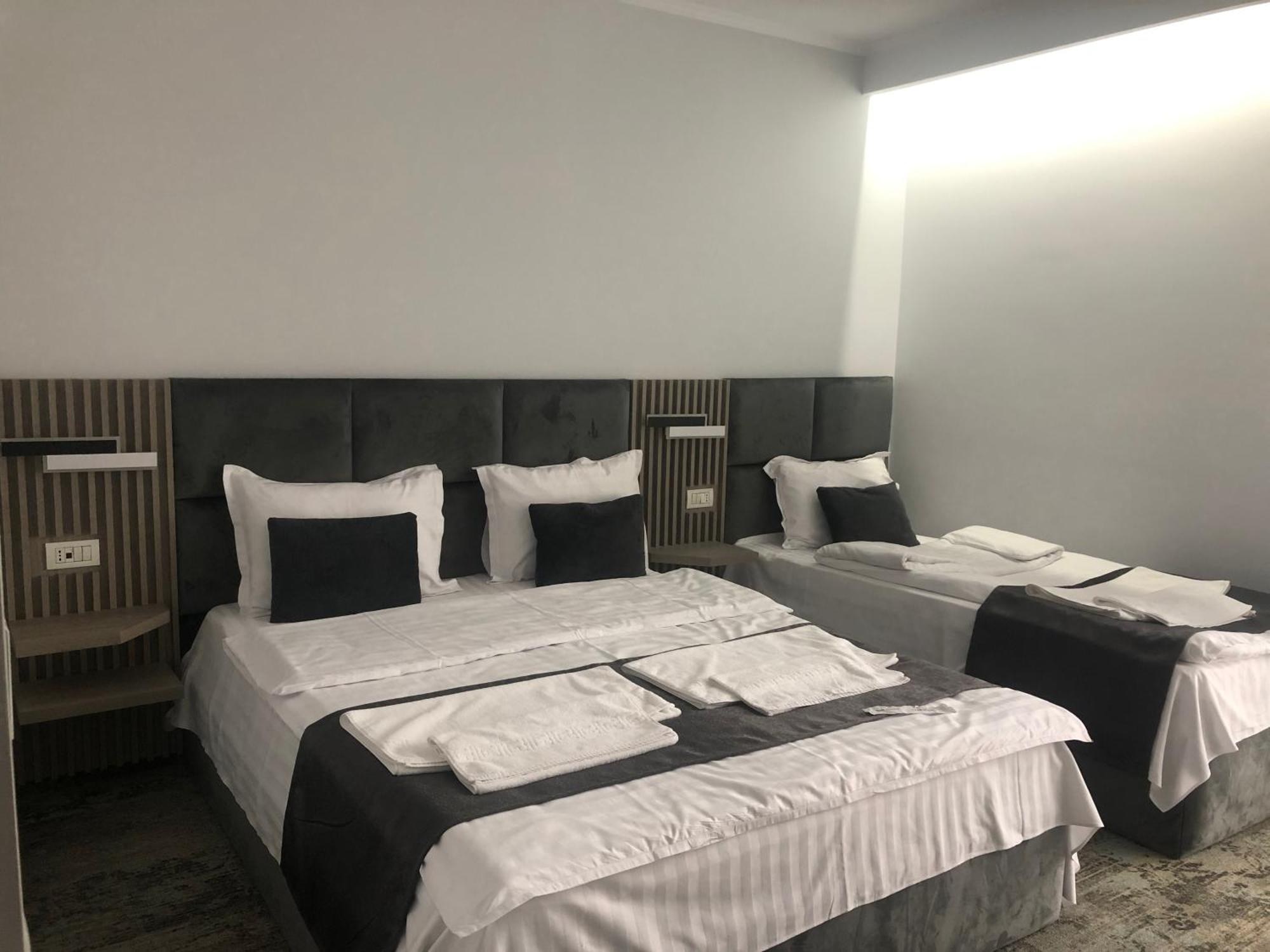 Sub Cetate Hotel Rîşnov Kültér fotó