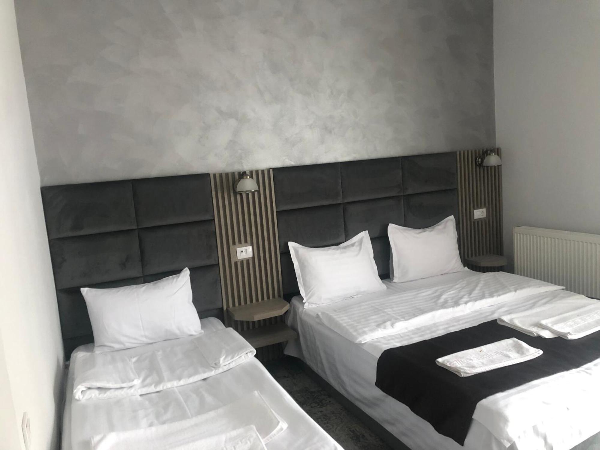 Sub Cetate Hotel Rîşnov Kültér fotó