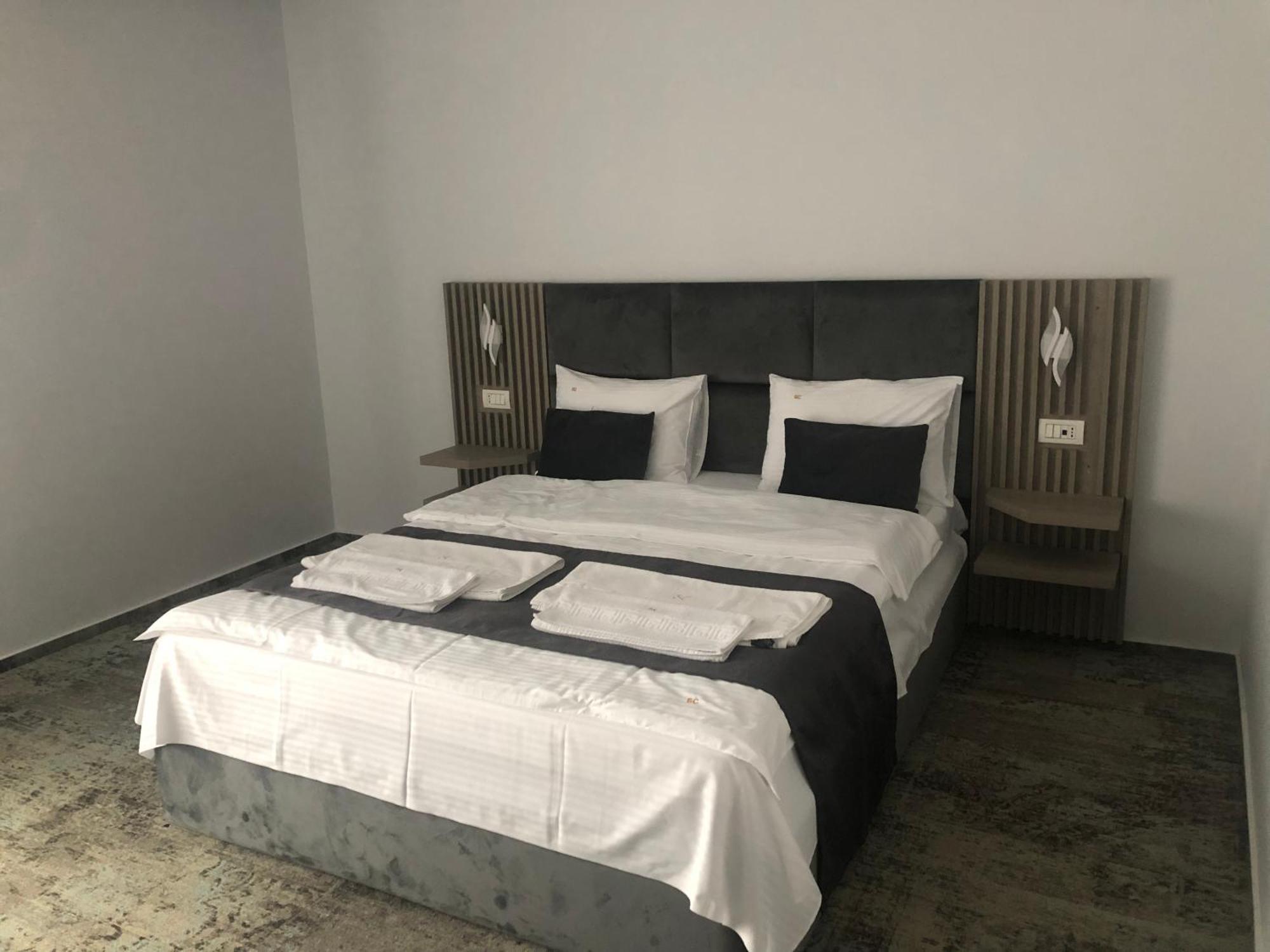 Sub Cetate Hotel Rîşnov Kültér fotó