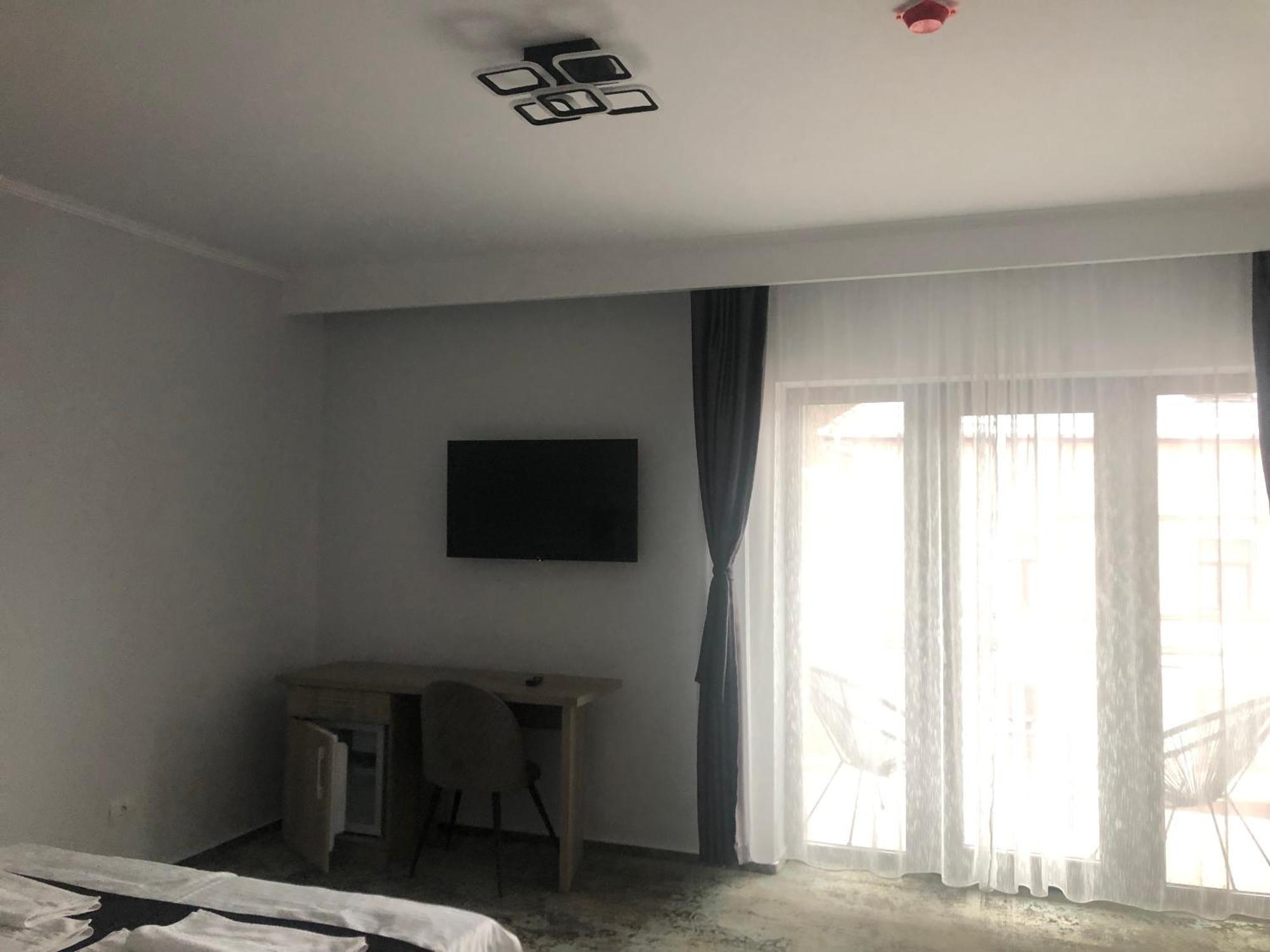 Sub Cetate Hotel Rîşnov Kültér fotó