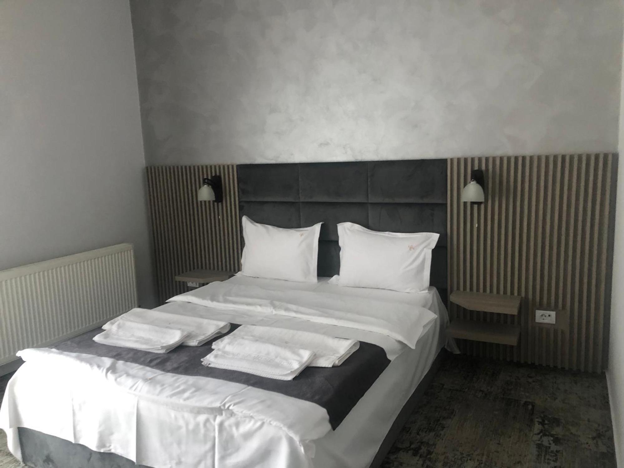 Sub Cetate Hotel Rîşnov Kültér fotó