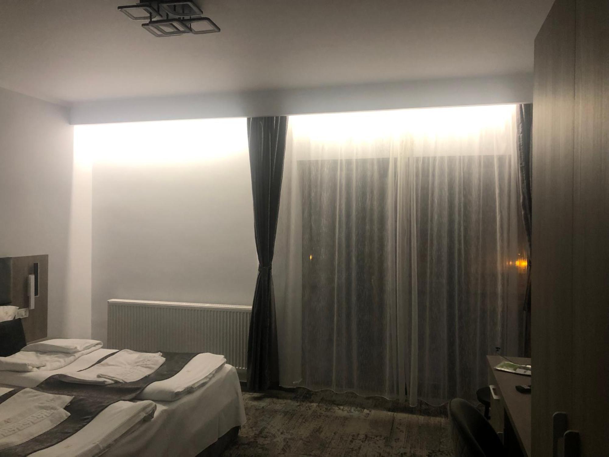 Sub Cetate Hotel Rîşnov Kültér fotó