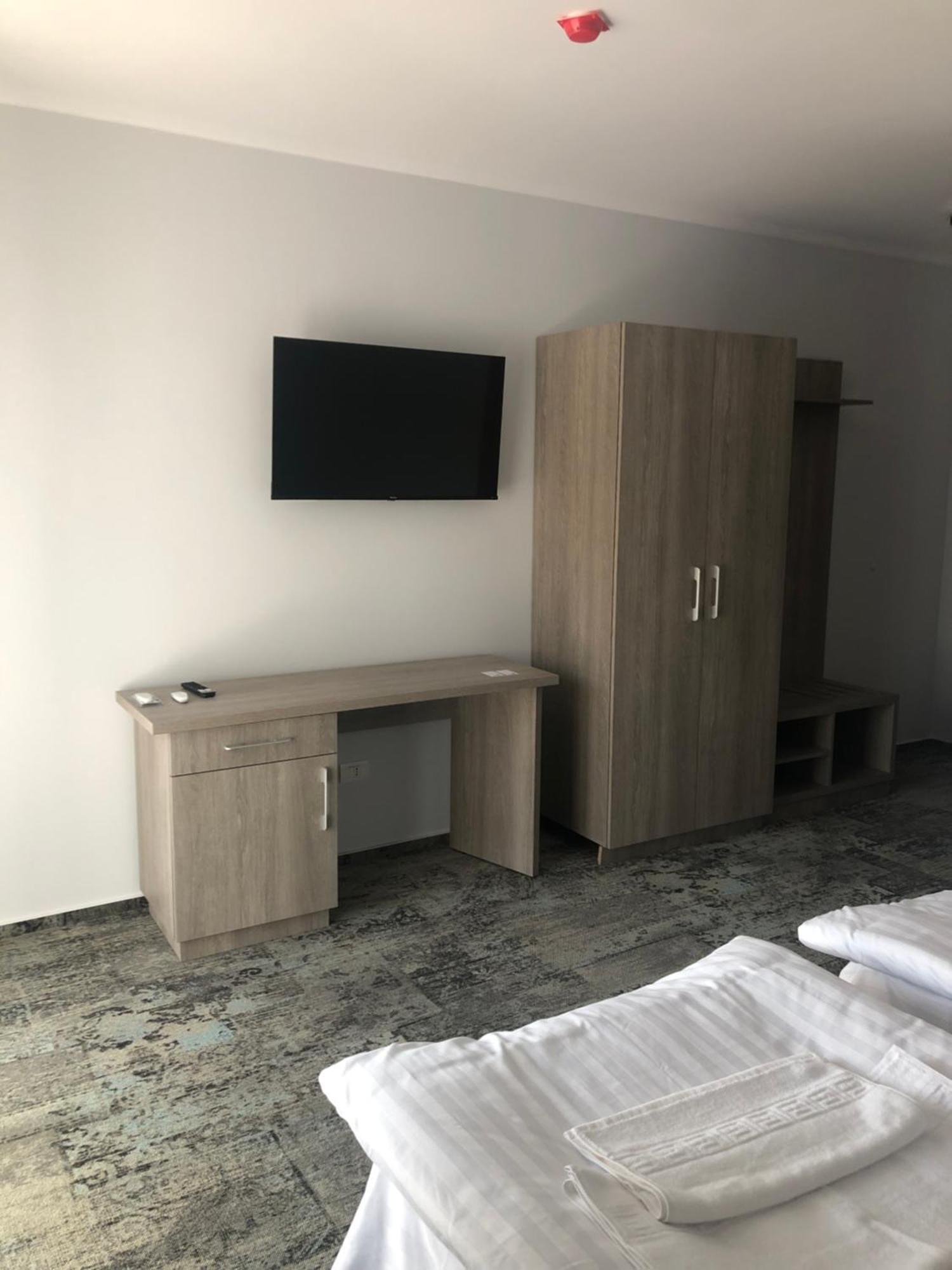 Sub Cetate Hotel Rîşnov Kültér fotó